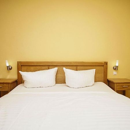 Schicke Fewo Mit Terrasse, Gratis Nutzung Vom Ahoi Erlebnisbad Und Sauna In Sellin - Haus De Niege Wech Fewo 02 蒂索 外观 照片