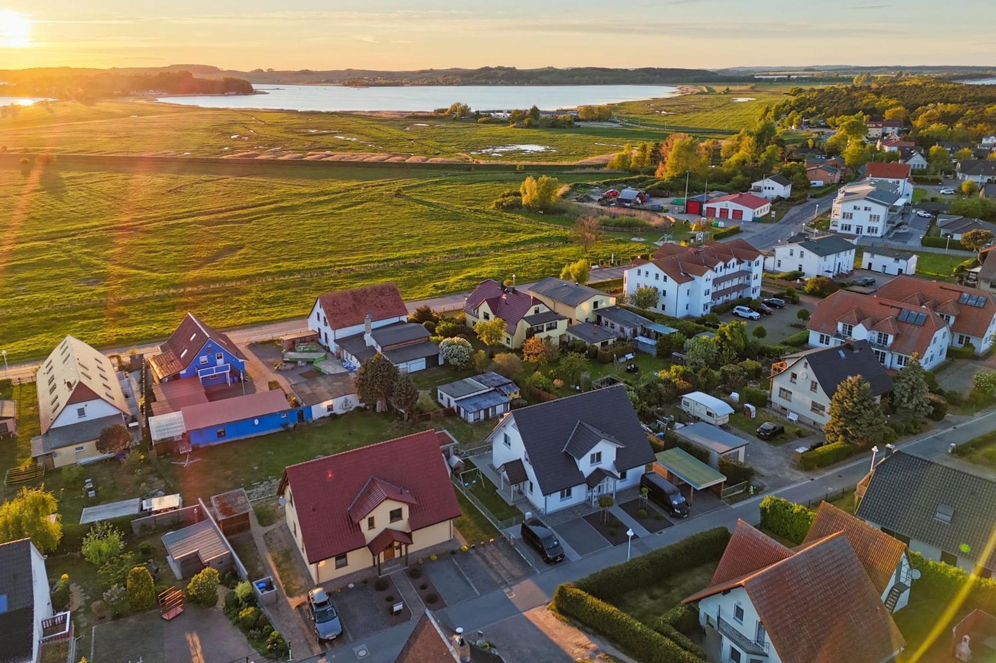 Schicke Fewo Mit Terrasse, Gratis Nutzung Vom Ahoi Erlebnisbad Und Sauna In Sellin - Haus De Niege Wech Fewo 02 蒂索 外观 照片